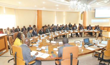 Rencontre entre le Gouverneur de lans Professionnelles des Banques et Etablissement