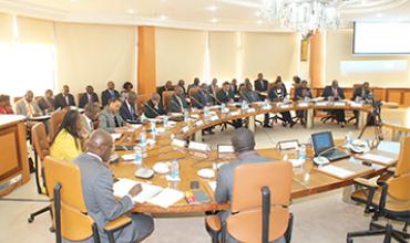 Rencontre entre le Gouverneur de la BCEAO et les Présidents des Associations Professionnelles des Banques et Etablissements Financiers de l’UMOA (APBEF) tenue à Dakar, le 20 novembre 2013